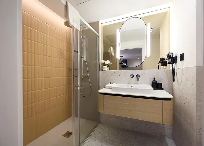 Golden Hour Apartments- Loft H 104 *